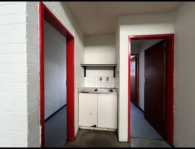 200M² WAREHOUSE TO LET IN EASTLEIGH